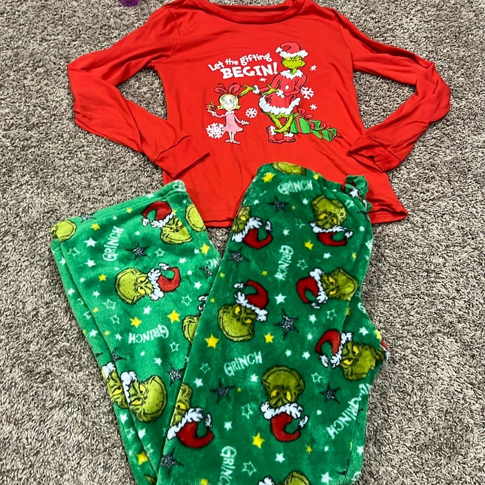 Women’s grinch PJs